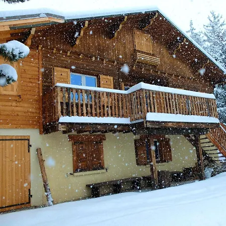 Chalet Chaleureux A Avec Vue Montagne Et Cheminee